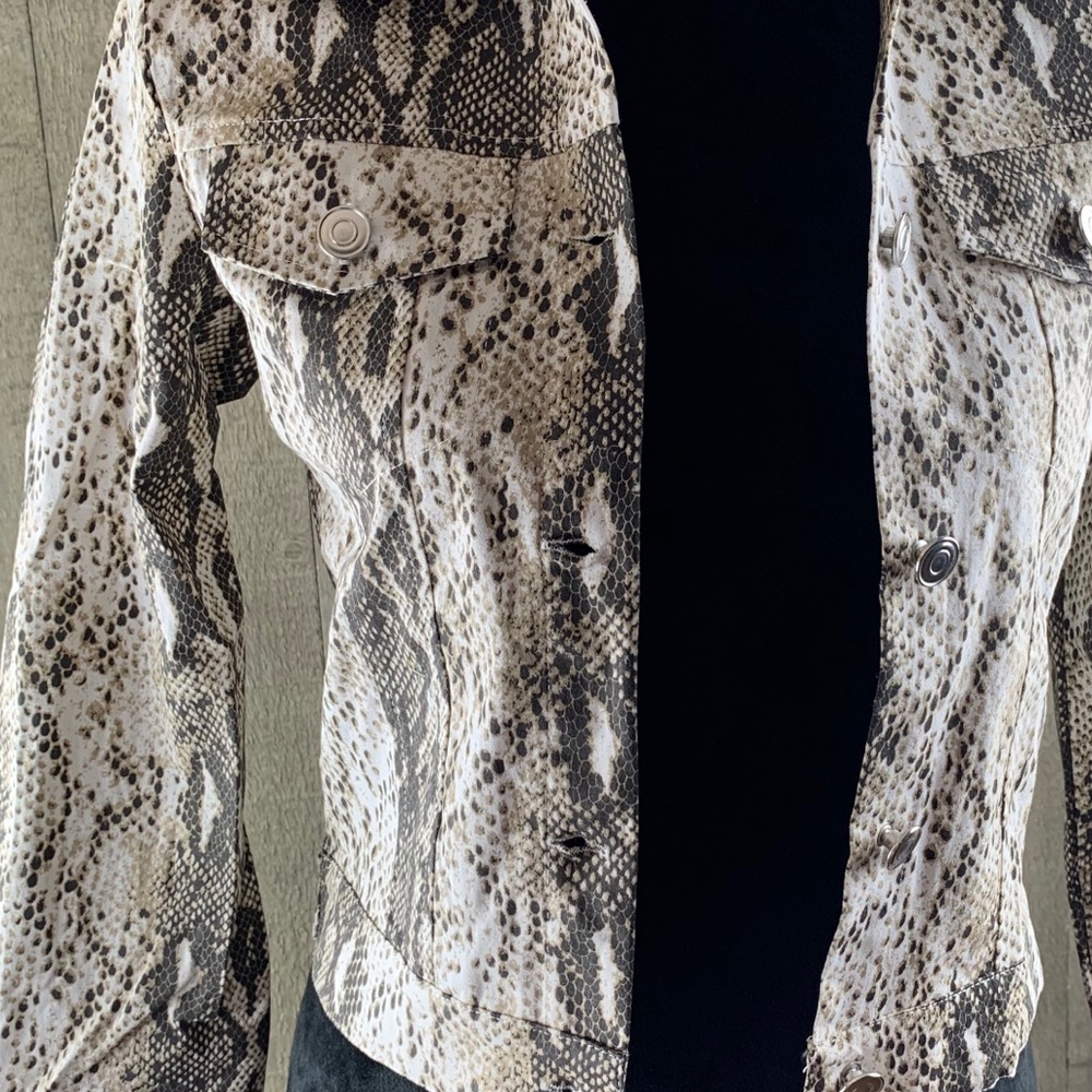 SNAKESKIN PRINT JACKET - Picture 6 of 6